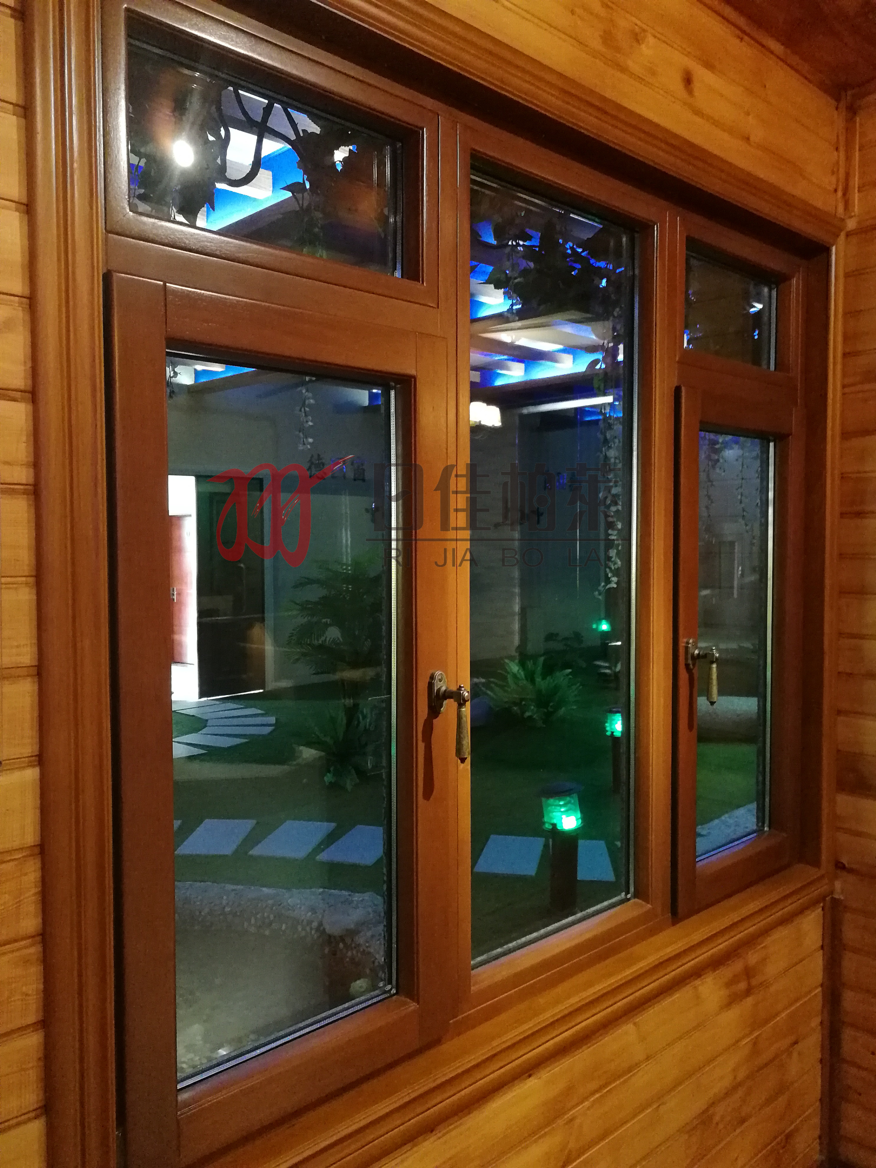 日佳柏莱铝包木门窗：安装铝包木门窗流程技术