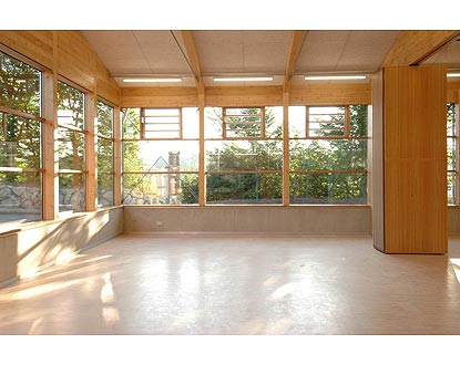 铝包木门窗较大的特性是环保节能、环境保护、隔音降噪、抗沙尘
