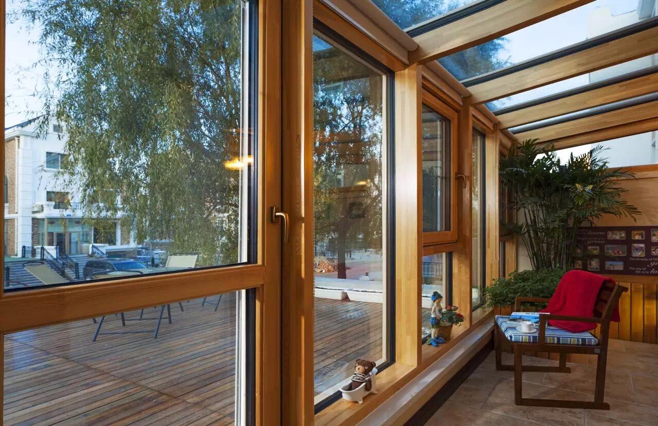铝包木门窗可防止光的环境污染